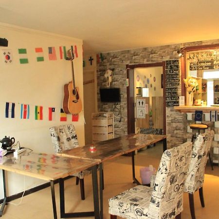 First Met Backpackers Hostel Чэндэ Экстерьер фото