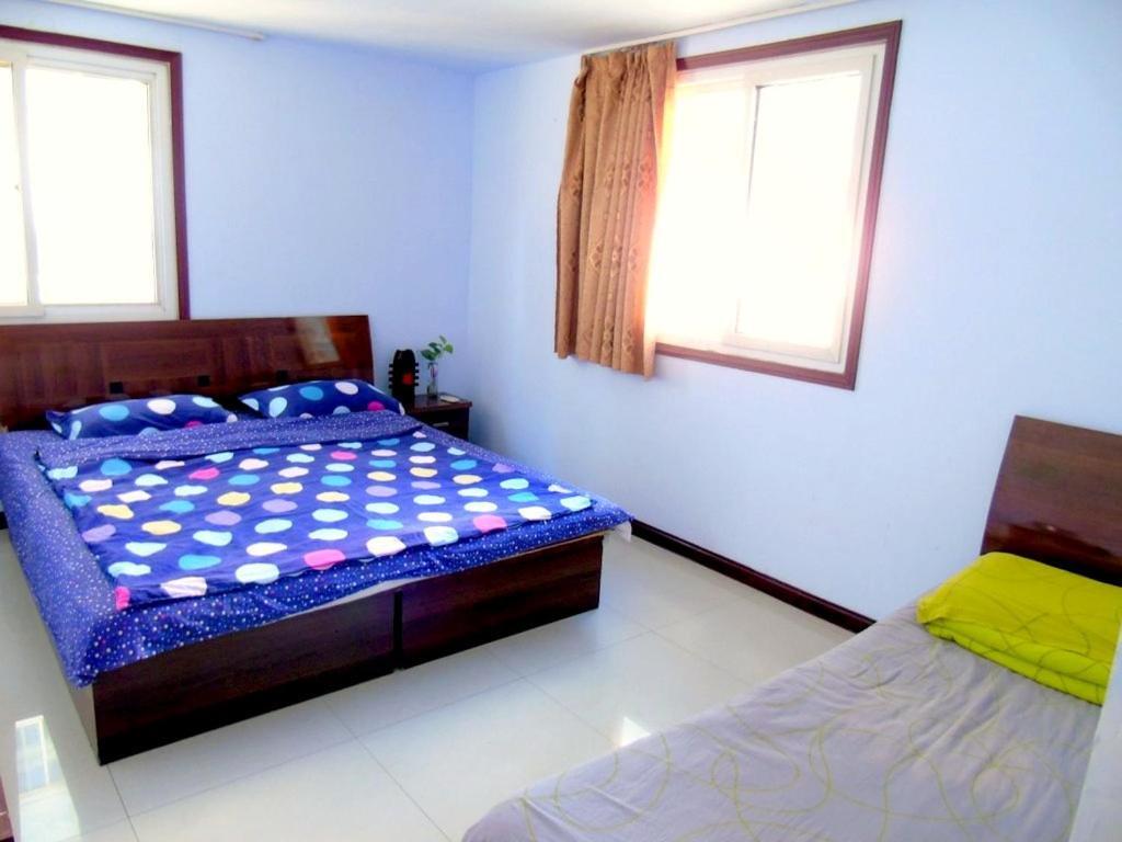 First Met Backpackers Hostel Чэндэ Экстерьер фото