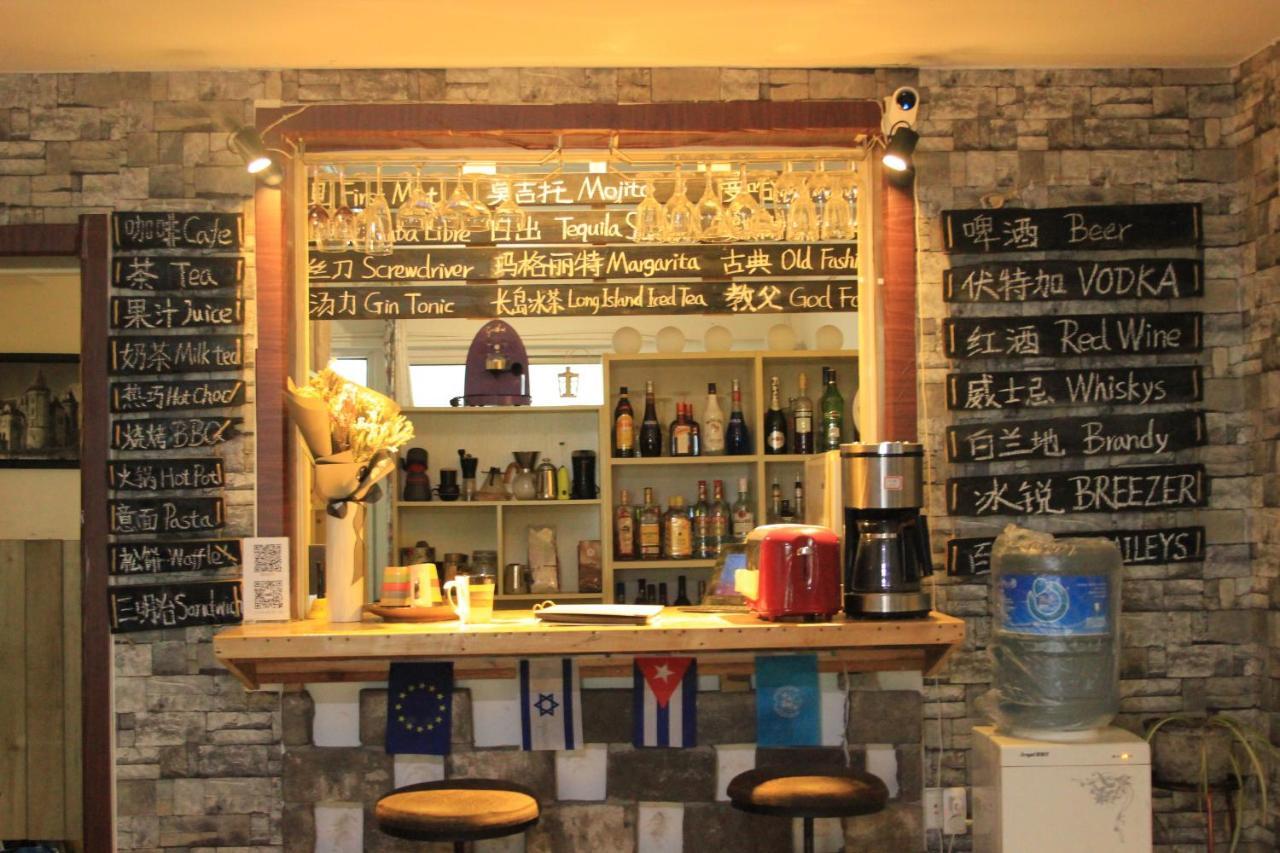 First Met Backpackers Hostel Чэндэ Экстерьер фото